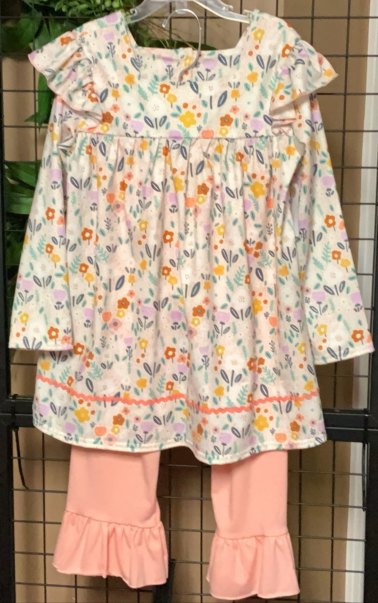 Floral Print/Ruffle Girl two piece set: Size 6