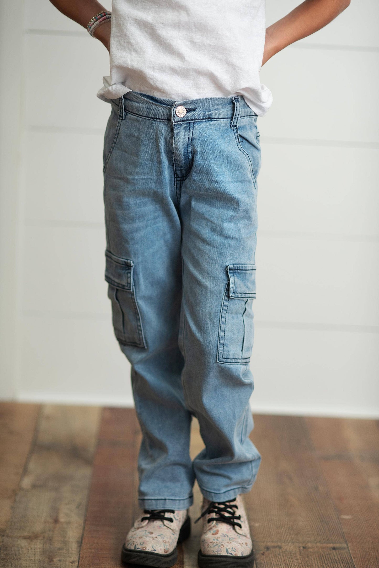 Girls Light Wash Faded Denim Cargo Pant With Pockets: